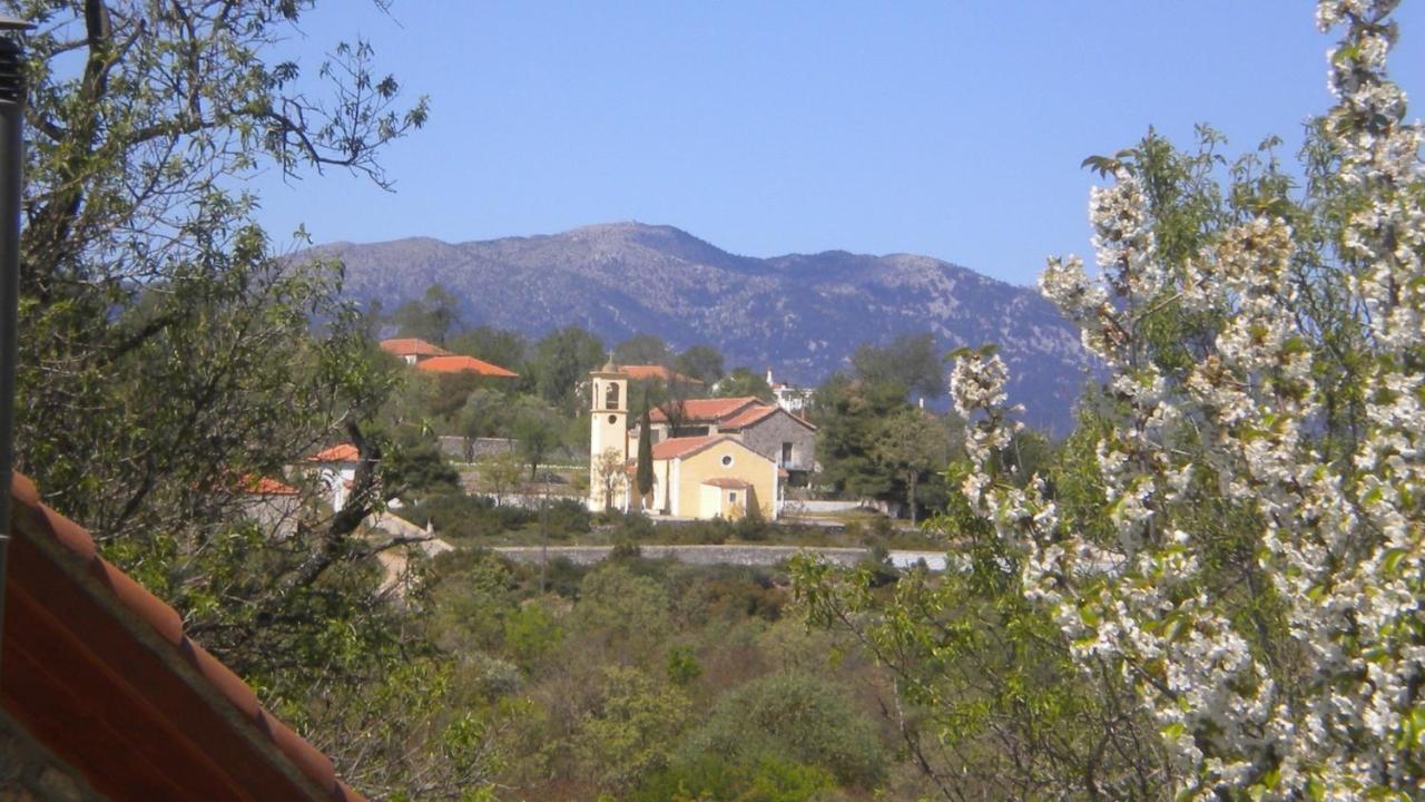 Stone House In A Quiet Landscape, Leonidion Villa Kültér fotó
