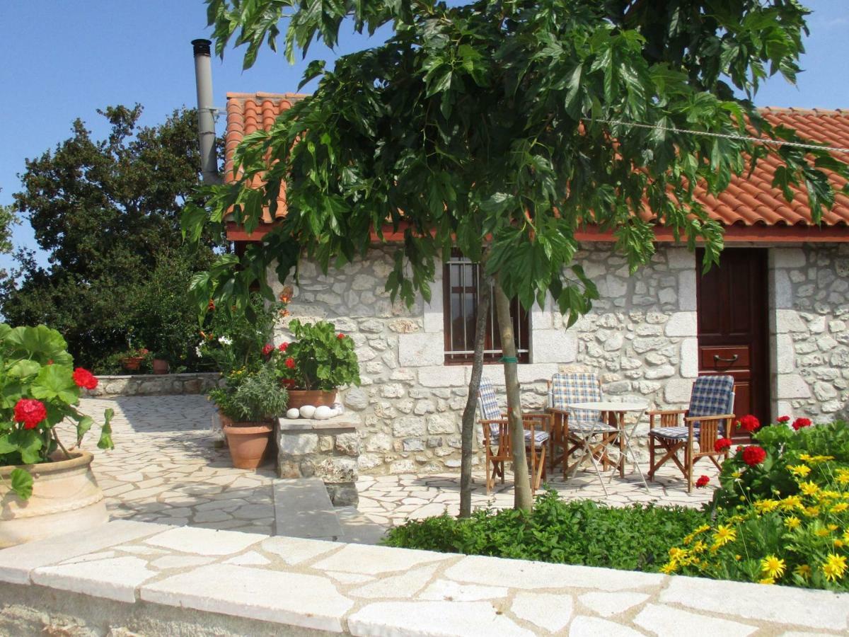 Stone House In A Quiet Landscape, Leonidion Villa Kültér fotó