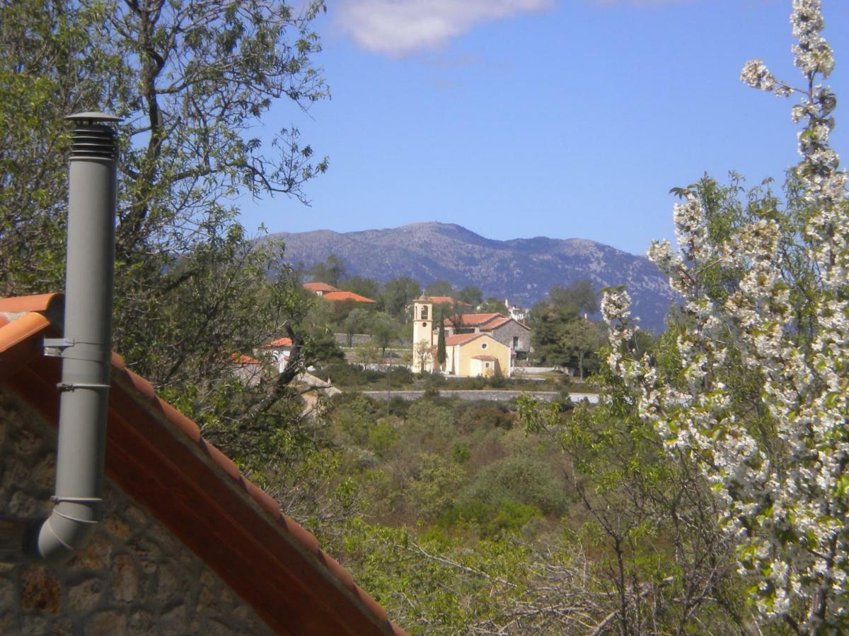 Stone House In A Quiet Landscape, Leonidion Villa Kültér fotó